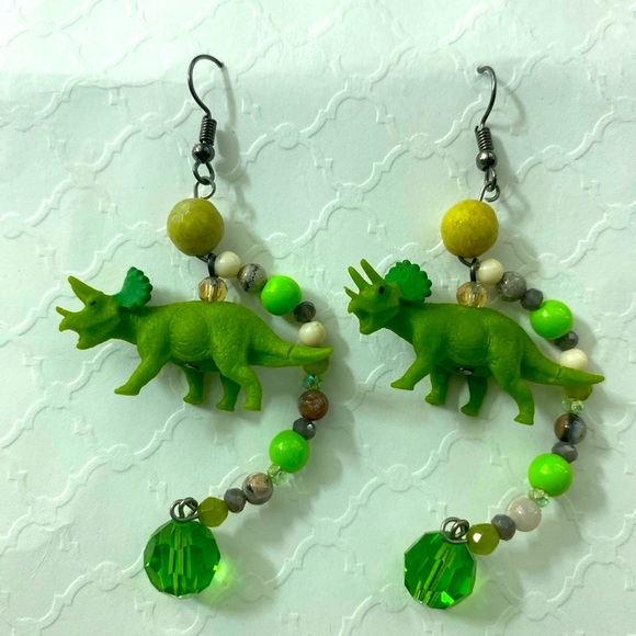 Nicevsnaughty Jewelry - Dinosaur prehistoric extinct animal earrings mini Jurassic Triceratops trex